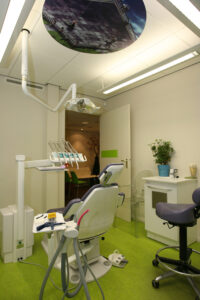 Behandelkamer (let op plafond decoratie!)